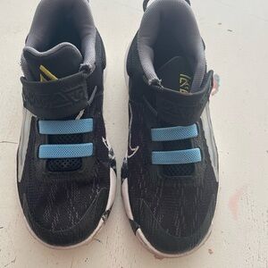 Boys Nike basketball shoes